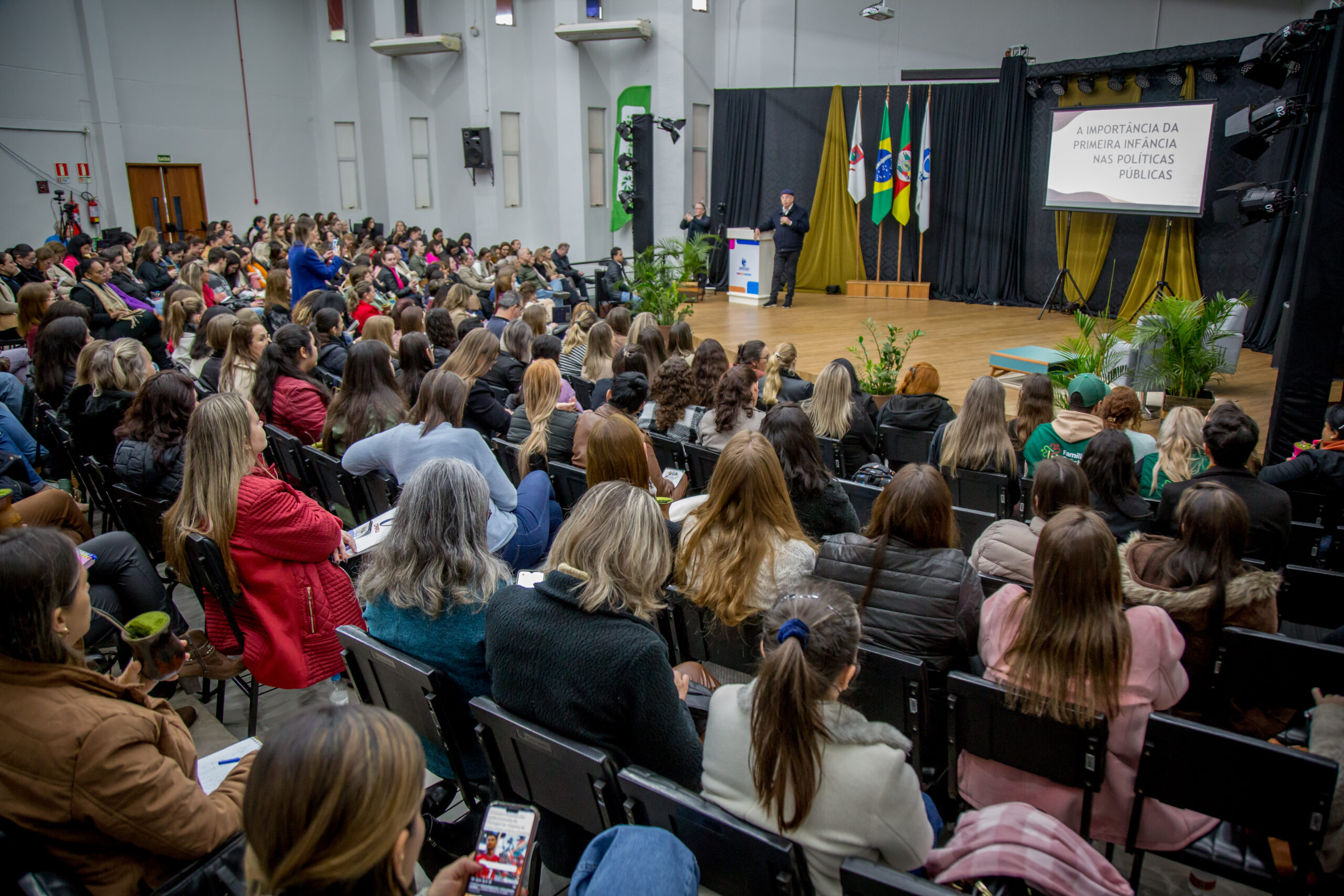 Seminário celebra os 10 anos do Marco Legal da Primeira Infância e reforça compromisso com o futuro de Santa Rosa